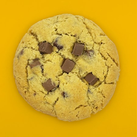 chewie cookie classico con cubi di cioccolato al latte e fondente