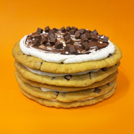 torta fatta di cookies classico con crema bianca al mascarpone e NUTELLA®